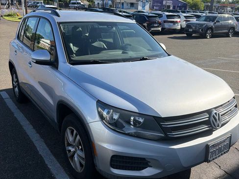 Used 2016 Volkswagen Tiguan S FWD image 1