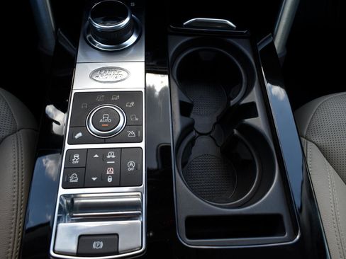 Used 2019 Land Rover Discovery HSE image 23