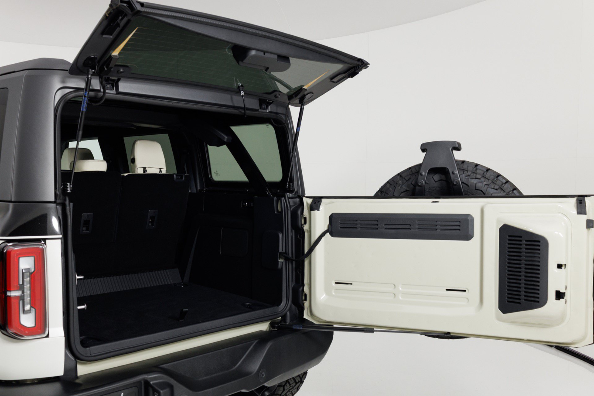 Used 2025 Ford Bronco Outer Banks AWD/4WD image 59