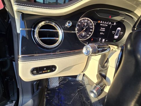 Used 2020 Bentley Flying Spur W12 image 58