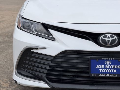 Used 2021 Toyota Camry LE FWD image 5