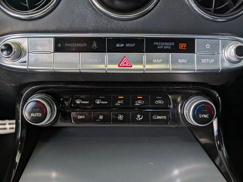 Used 2018 Kia Stinger GT2 RWD image 38