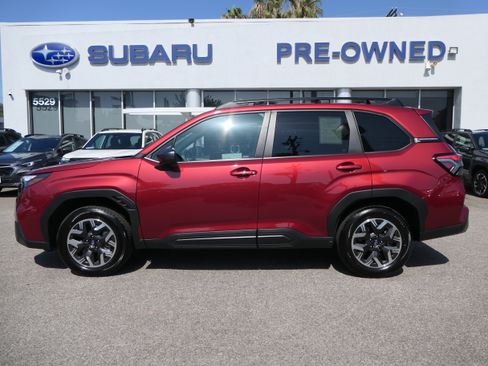 Used 2026 Subaru Forester Premium AWD/4WD image 2