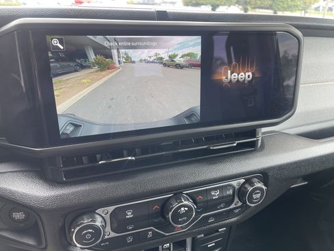 New 2026 Jeep Gladiator Sport AWD/4WD image 18