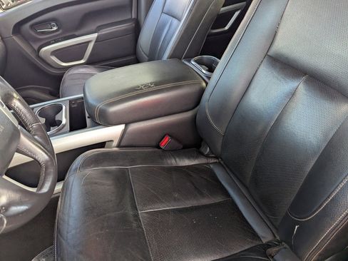 Used 2018 Nissan Titan SL w/ Chrome Package image 18