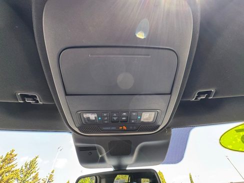 Used 2025 Ford Expedition Tremor AWD/4WD image 28
