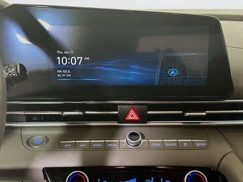 Used 2025 Hyundai Elantra SEL FWD image 24