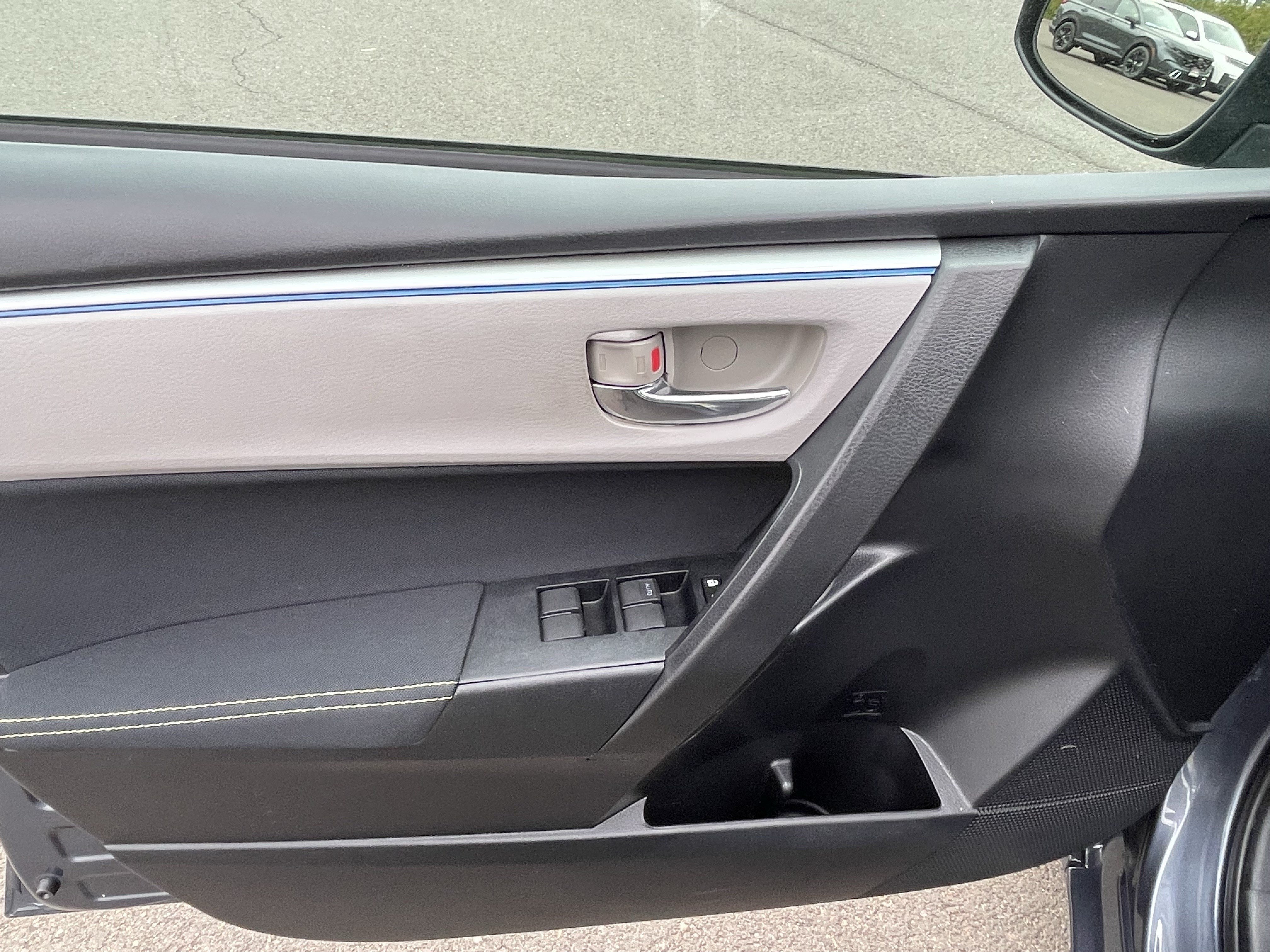 Used 2015 Toyota Corolla LE FWD image 17