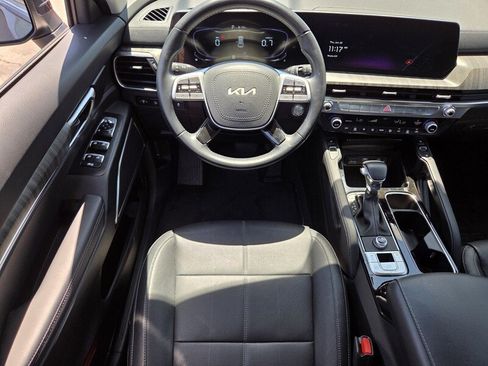 Certified 2025 Kia Telluride EX w/ EX Captain's Chair Package FWD image 15
