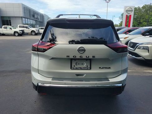 Used 2025 Nissan Rogue Platinum w/ Platinum Premium Package FWD image 5