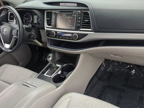 Used 2016 Toyota Highlander Plus FWD image 27