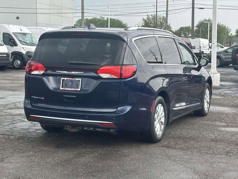 Used 2018 Chrysler Pacifica Touring-L Plus FWD image 4