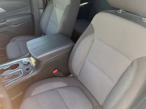 Used 2023 Chevrolet Traverse LT image 25