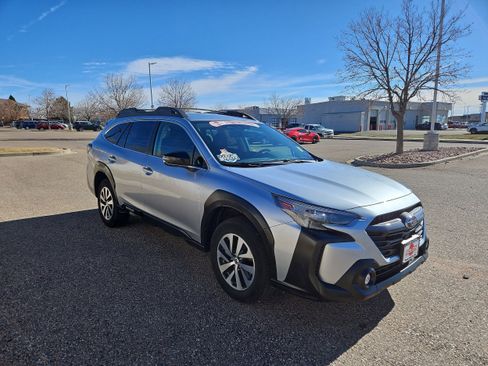 Certified 2025 Subaru Outback Premium image 2