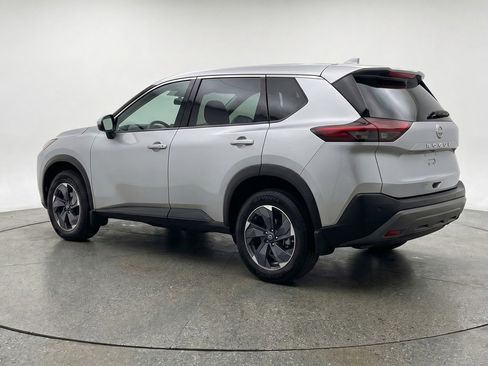 Used 2025 Nissan Rogue SV FWD image 6