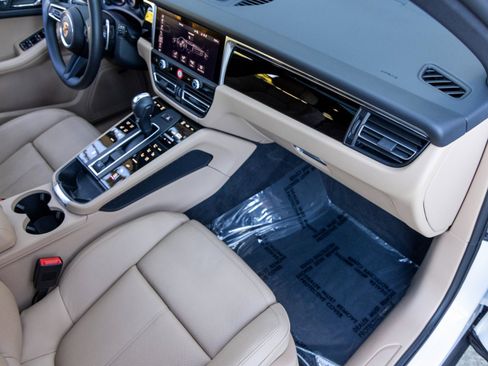 Certified 2025 Porsche Macan image 55