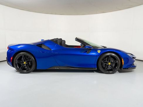 Used 2022 Ferrari SF90 Spider image 30