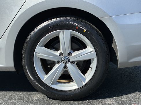 Used 2012 Volkswagen Passat 2.5 SE FWD image 9