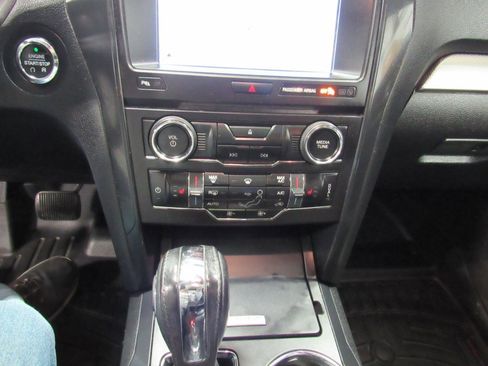 Used 2018 Ford Explorer XLT w/ Equipment Group 202A AWD/4WD image 21