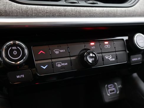 Used 2022 Jeep Compass Latitude AWD/4WD image 19