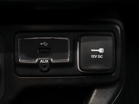 Used 2023 Jeep Renegade Latitude w/ Sun & Fun Group image 34