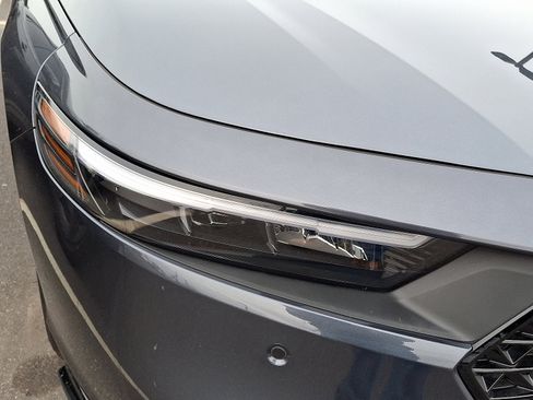 Used 2025 Honda Accord Touring image 9