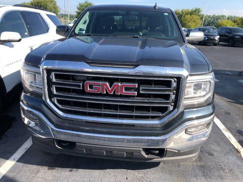 Used 2017 GMC Sierra 1500 SLE w/ SLE Value Package AWD/4WD image 2