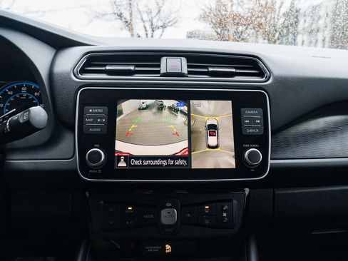 Used 2020 Nissan Leaf SV w/ SV Technology Package image 14