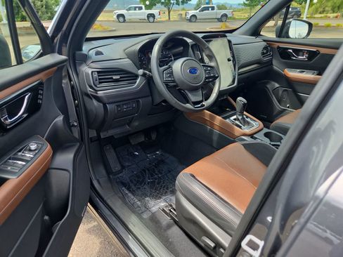 Used 2025 Subaru Forester Touring AWD/4WD image 10