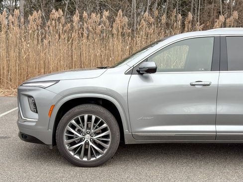 Used 2025 Buick Enclave Avenir w/ LPO, Floor Liner Package image 9