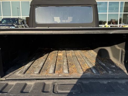 Used 2023 Jeep Gladiator Sport AWD/4WD image 11
