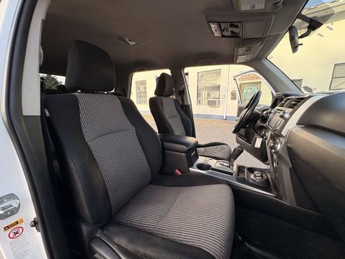 Used 2016 Toyota 4Runner SR5 AWD/4WD image 22