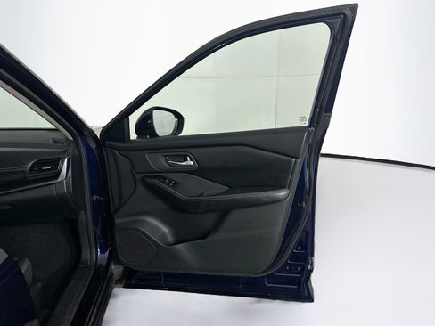 Used 2025 Nissan Rogue SV FWD image 32