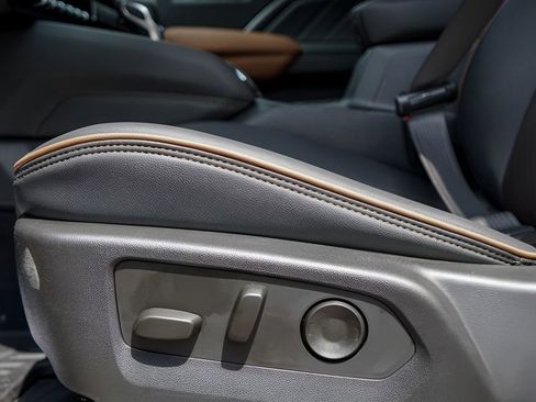 New 2026 GMC Canyon AT4 w/ Technology Plus Package AWD/4WD image 18