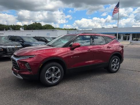 Used 2024 Chevrolet Blazer LT w/ Convenience Package FWD image 2