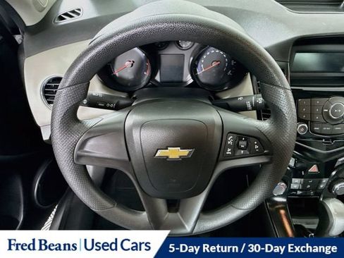 Used 2014 Chevrolet Cruze LS FWD image 16