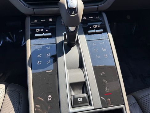 Certified 2025 Porsche Macan image 29