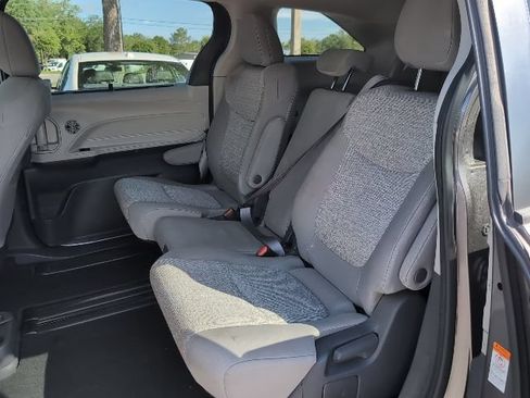 Used 2021 Toyota Sienna LE w/ LE Plus Package AWD/4WD image 24