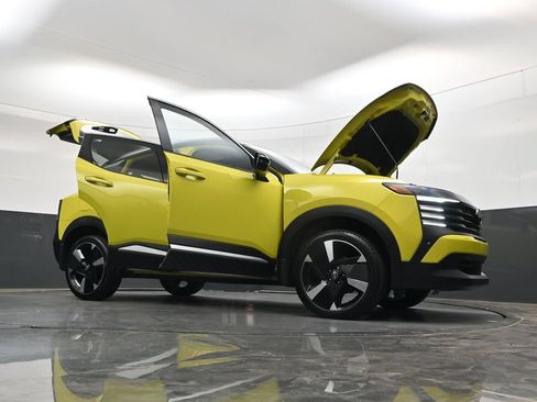 Used 2025 Nissan Kicks SR w/ SR Premium Package FWD image 55