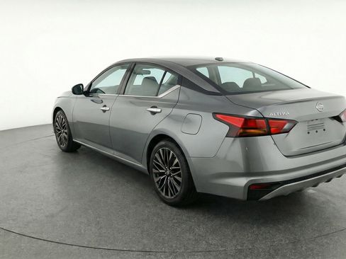 Used 2025 Nissan Altima 2.5 SV FWD image 6