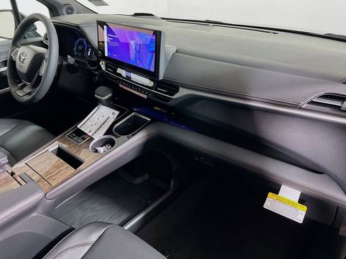New 2026 Toyota Sienna Platinum AWD/4WD image 24