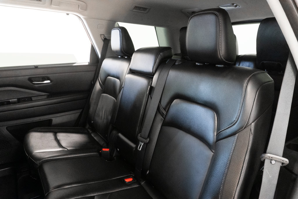 Used 2023 Nissan Pathfinder SL w/ Lighting Package (N92) AWD/4WD image 11
