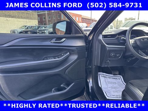 Used 2024 Jeep Grand Cherokee Altitude AWD/4WD image 8