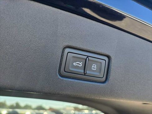 Used 2023 Audi Q4 e-tron Prestige image 19