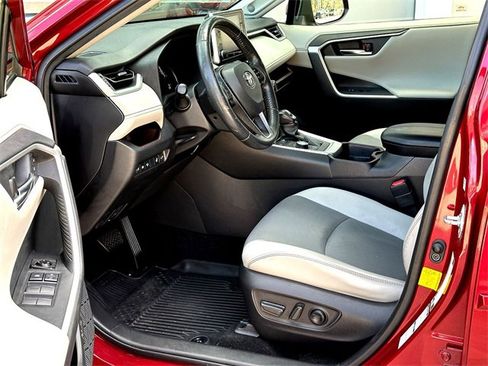Used 2019 Toyota RAV4 Limited w/ Cold Weather Package image 10