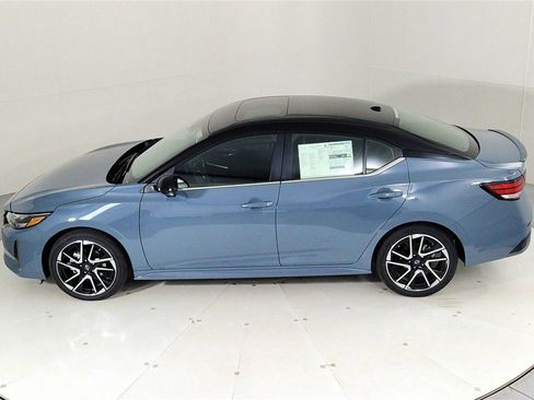 New 2025 Nissan Sentra SR w/ SR Premium Package image 39