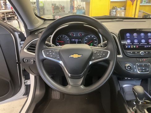 Used 2024 Chevrolet Malibu LT image 16