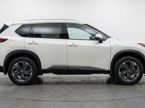 Used 2025 Nissan Rogue SV AWD/4WD image 11