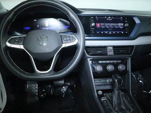 Used 2023 Volkswagen Taos SE w/ Panoramic Sunroof Package FWD image 30