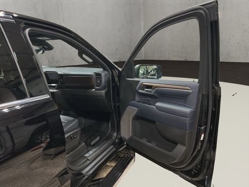 Used 2024 Chevrolet Silverado 1500 High Country w/ High Country Premium Package image 18